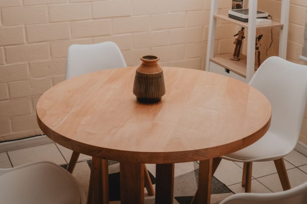 How to Choose the Right Table for Your 2025 Hotel List