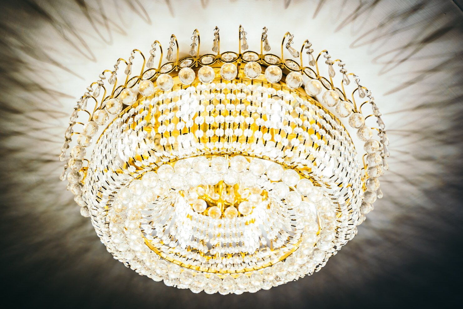 How to Remove a Chandelier in the Hotel