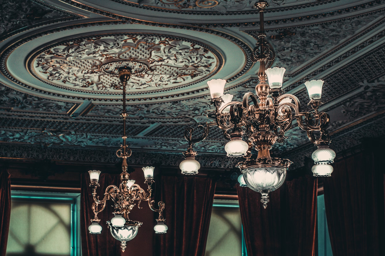 How to Remove a Chandelier in the Hotel