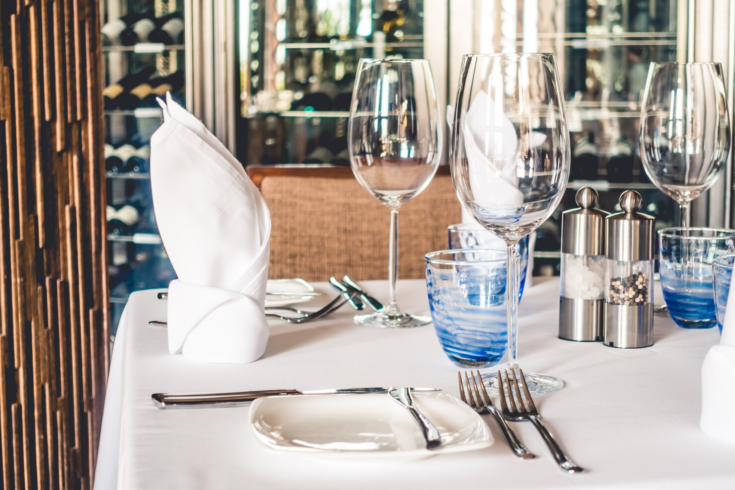 hotel table 