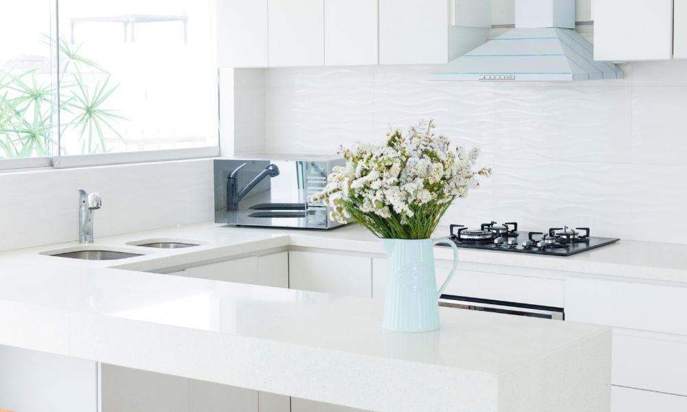Minimalist and Streamlined Decorative Style