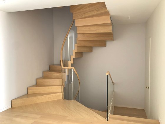 What is curved staircase