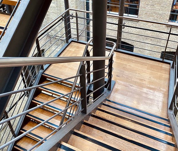 what is straight stairs