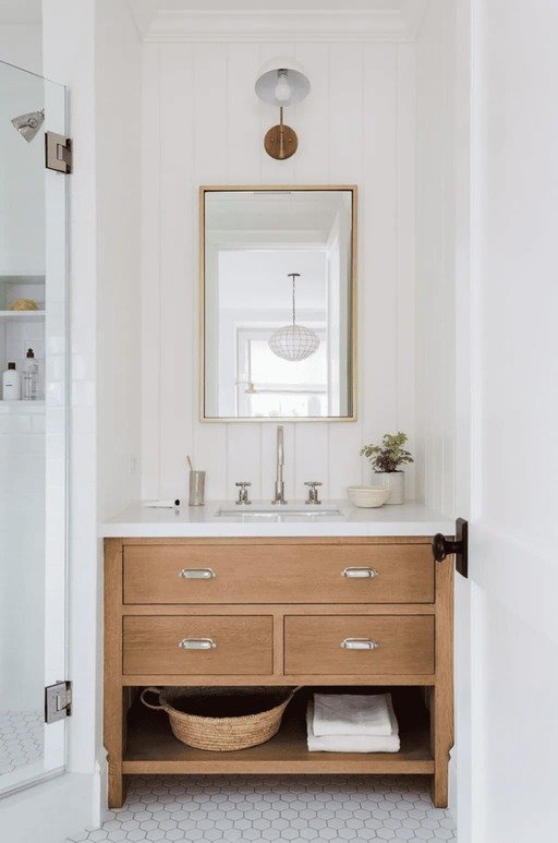 white glossy tiles in bathroom
