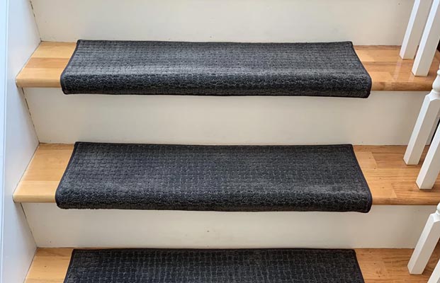 Pet-staircase-with-treads