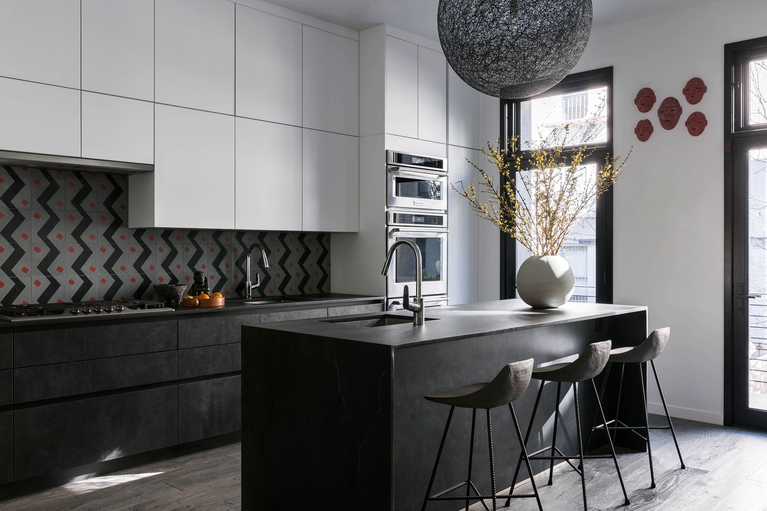 Black And White Kitchen Cabinets​