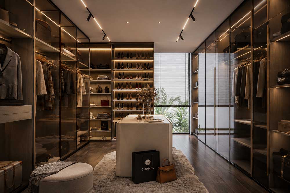 Custom home interior design decisions coordinated by construction stage