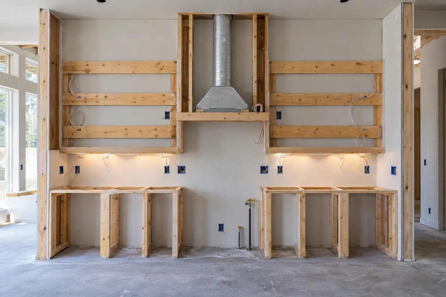Upper Cabinets vs Open Shelving vs No Upper Cabinets: What Actually Works in a US Kitchen?